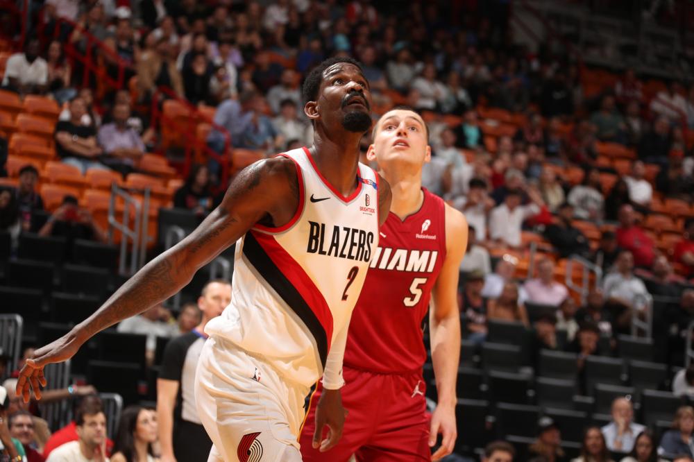 一个充满活 一个充满活