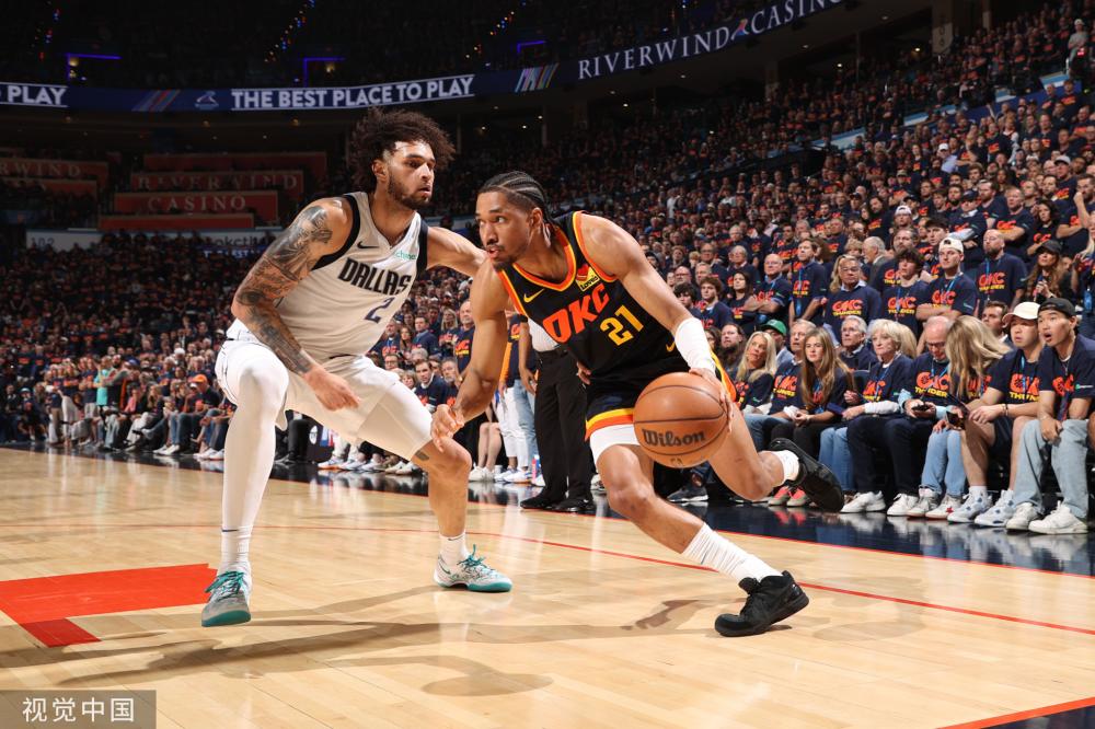 更显沉稳与 更显沉稳与