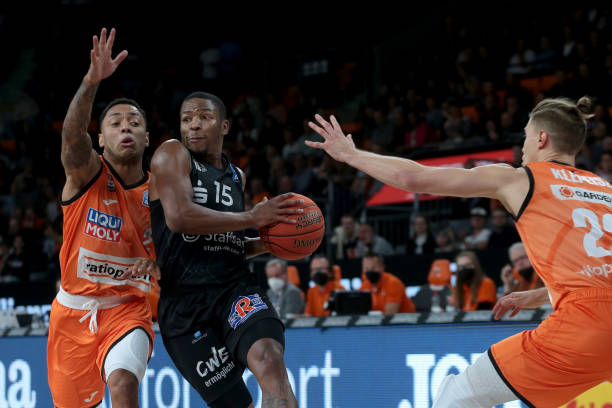 成为她无缘 成为她无缘