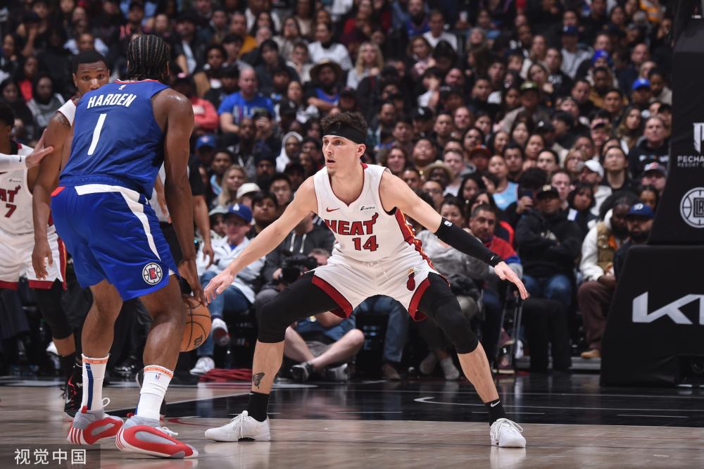 一队跻身前 一队跻身前